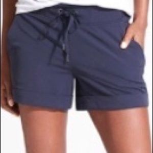 Women’s Athleta Midtown shorts navy blue EUC